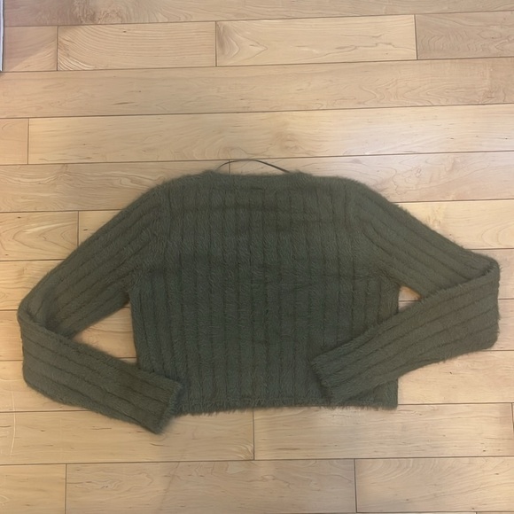 Women’s Urban Outfitters Cropped Sweater - Picture 4 of 4